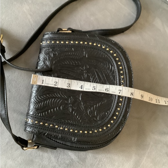 Cute leather saddle bag style crossbody 🌸 - Picture 10 of 13